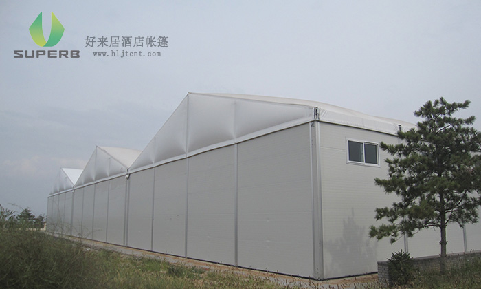 易燃易濕的物品可以放在工業(yè)存儲(chǔ)帳篷中嗎？